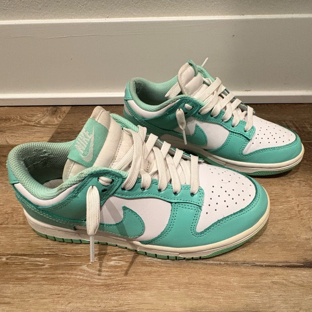 Nike Dunk Women’s 6.5 mint Green color
